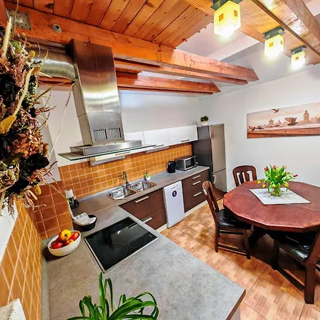 Karmen Old Town With Private Parking Apartment