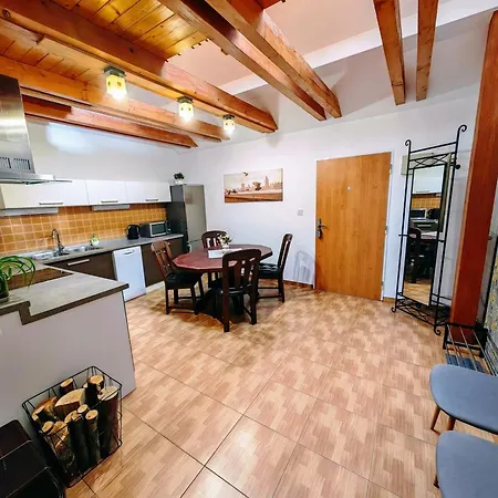 Karmen Old Town With Private Parking Apartamento Košice